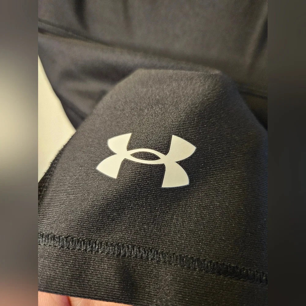 Under Armour Team Volleyball Shortie in Black - Size L - Picture 7 of 8